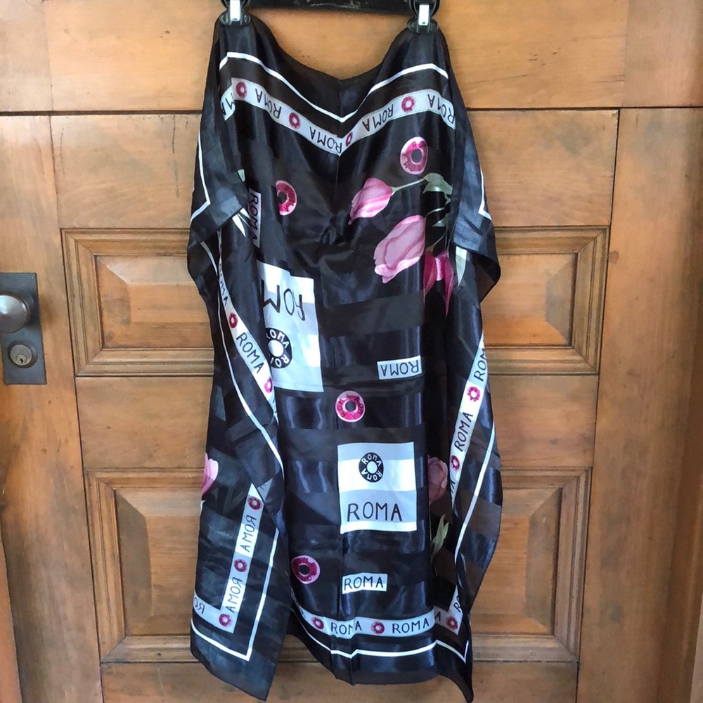 NWOT Roma Rome Italian Tulip Scarf, 38”x38”